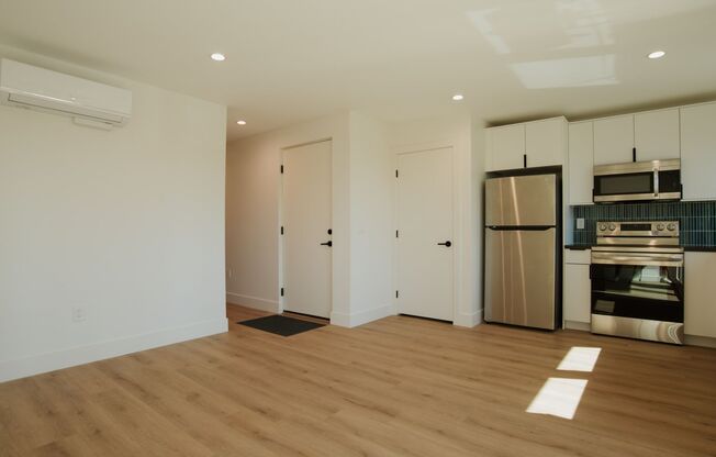 2 beds, 1 bath, 850 sqft, $3,200, Unit 2320 F Street