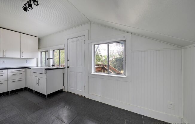 6015-6017 SE 99th Ave