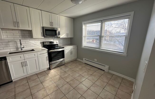 2 beds, 1 bath, 785 sqft, $2,095, Unit 01 R