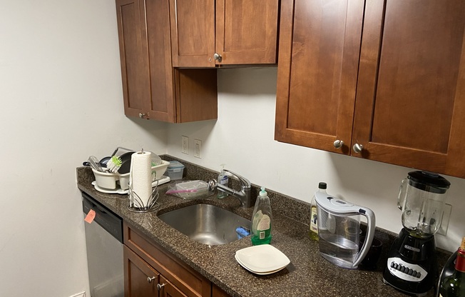 4 beds, 1 bath, $6,600, Unit 1