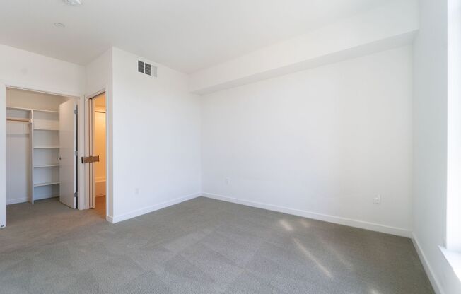 2 beds, 2 baths, 985 sqft, $4,295, Unit 216