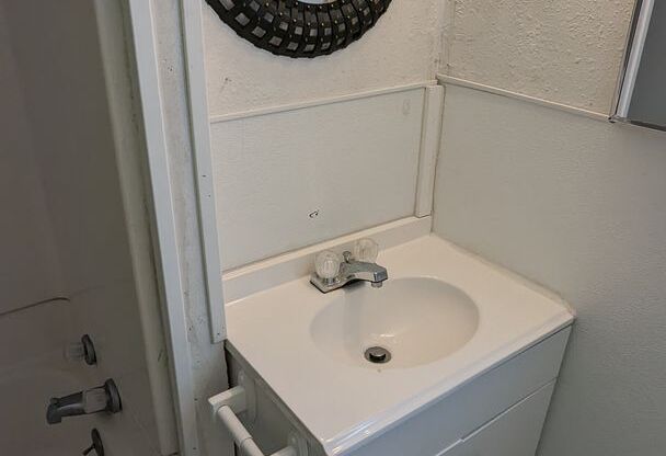 3 beds, 1 bath, 778 sqft, $1,195, Unit #6