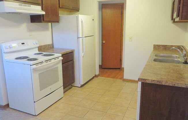 2 beds, 1 bath, 850 sqft, $1,299, Unit 5806-3 Russett