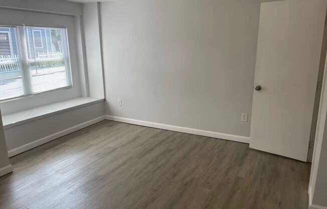 1 bed, 1 bath, 1,048 sqft, $1,200, Unit Unit 1