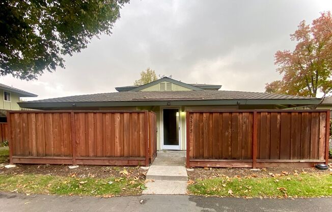 Charming 2-bedroom townhome in Fremont