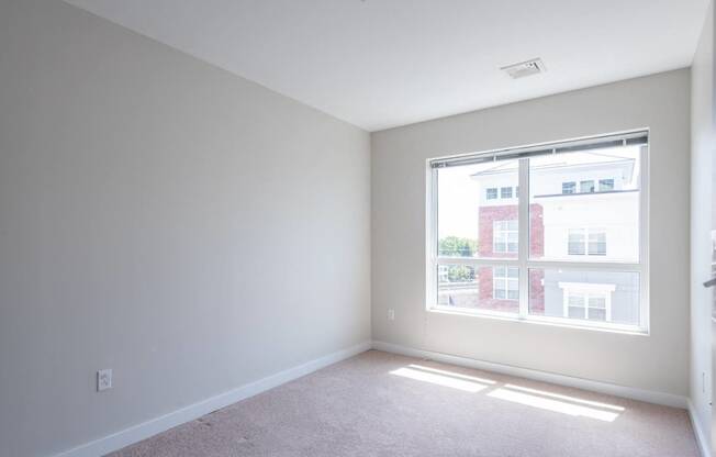 bedroom with carpeted flooring
