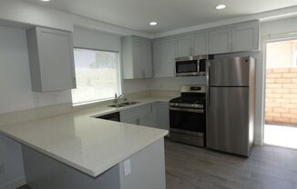 2 beds, 1.5 baths, $2,400, Unit 4