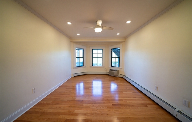 2 beds, 1 bath, $3,650, Unit 12