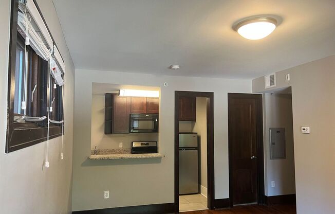 Studio, 1 bath, 404 sqft, $885, Unit BS-101