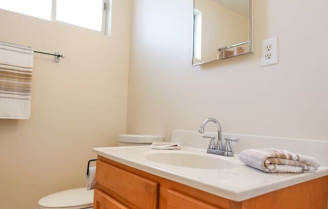 1 bed, 2 baths, $2,200, Unit 14