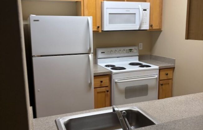 Studio, 1 bath, 745 sqft, $1,490, Unit 121