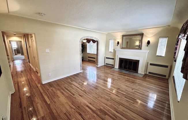 Beautiful 4 BR (2 BR w/Spacious Loft & Finished Basement with Addt'l 2 BR Unit) in Old Southwest