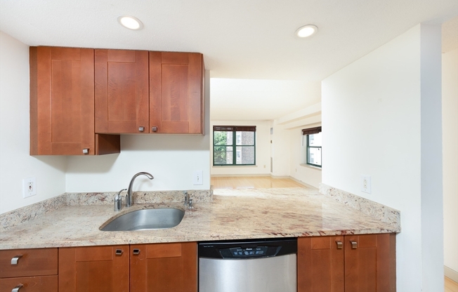 2 beds, 1 bath, 854 sqft, $4,200, Unit 4G
