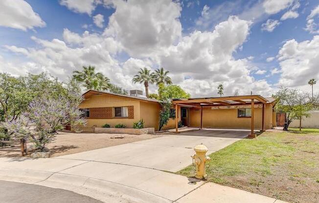 MUST SEE 5 BED/3 BATH TEMPE HOME ON ENORMOUS CUL-DE-SAC LOT!