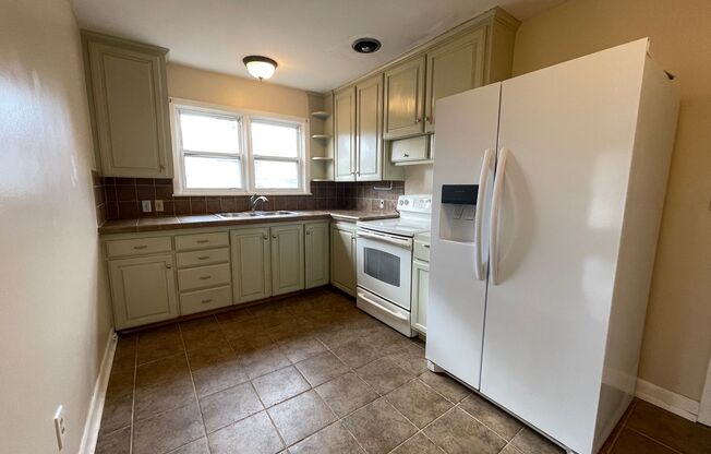 3 beds, 1 bath, $2,695