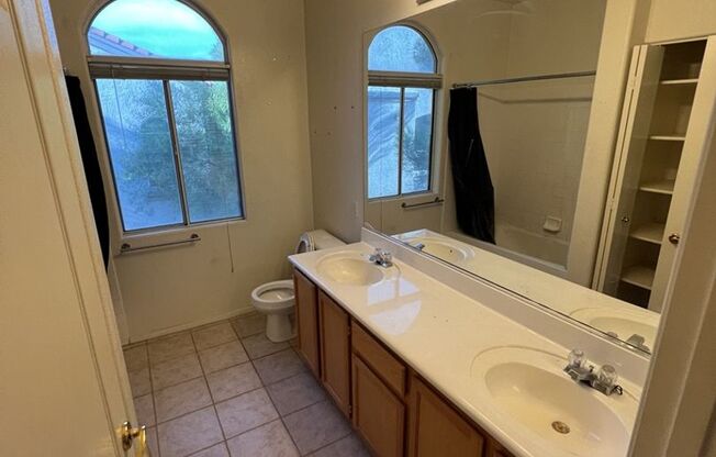 3 Bedroom condo in Gated Community!