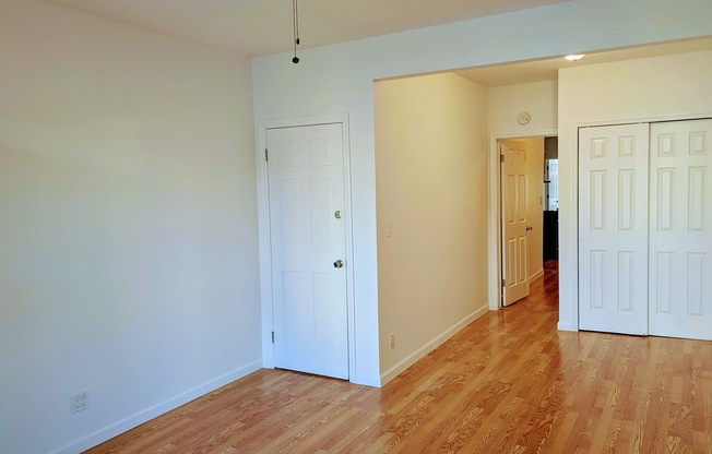 2 beds, 1 bath, $3,500, Unit 2R