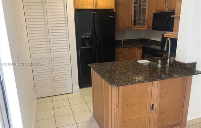 341 W Park Dr cu-106-15, Miami, FL 33172
