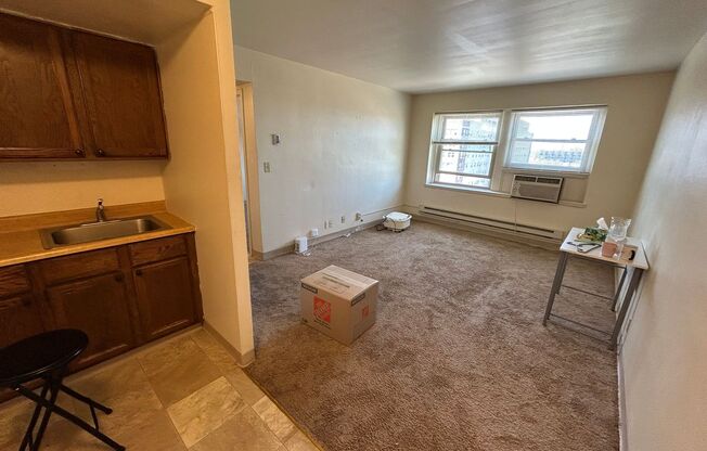 1 bed, 1 bath, $895, Unit 810