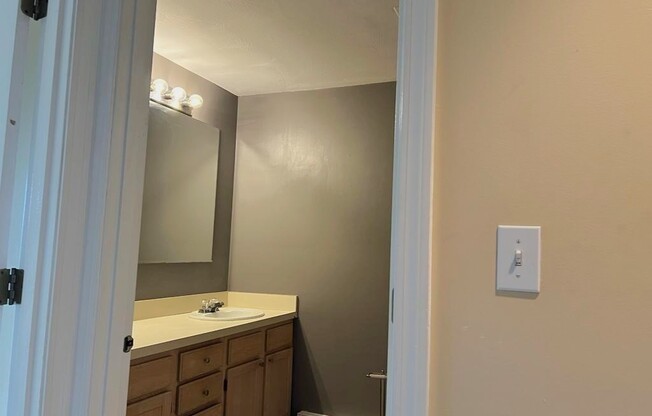 2 beds, 1.5 baths, 1,028 sqft, $2,450, Unit H305