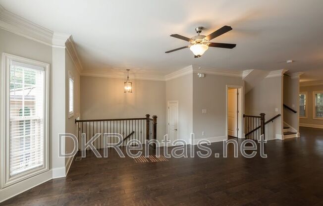 921 HICKORY LEAF CT SE