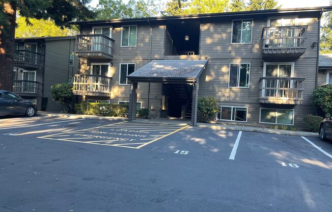 Cozy 2bd Condo in Overlake!