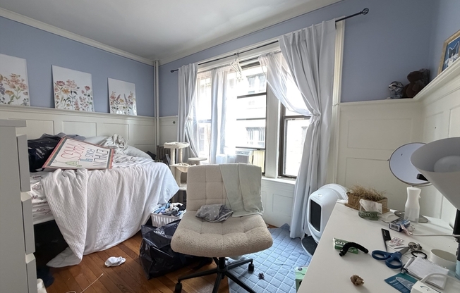 3 beds, 1 bath, 1,000 sqft, $4,800, Unit 12