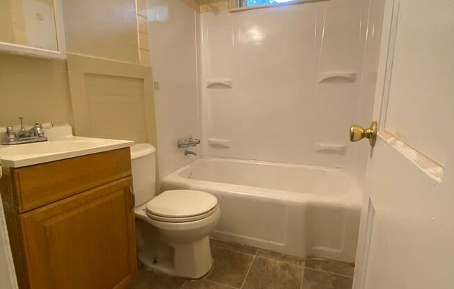 3 beds, 1 bath, $895