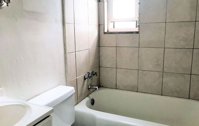 1 bed, 1 bath, $925, Unit 6