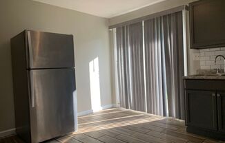 2 beds, 1 bath, $995, Unit 120 D