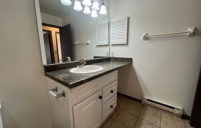 2 beds, 1 bath, 965 sqft, $1,605, Unit 7601CA