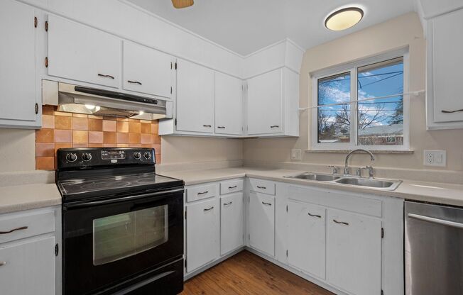 Rare Aurora 5 bedroom home