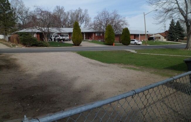 2 bedroom, 1 bathroom home in Wheat Ridge off 34th and Teller!