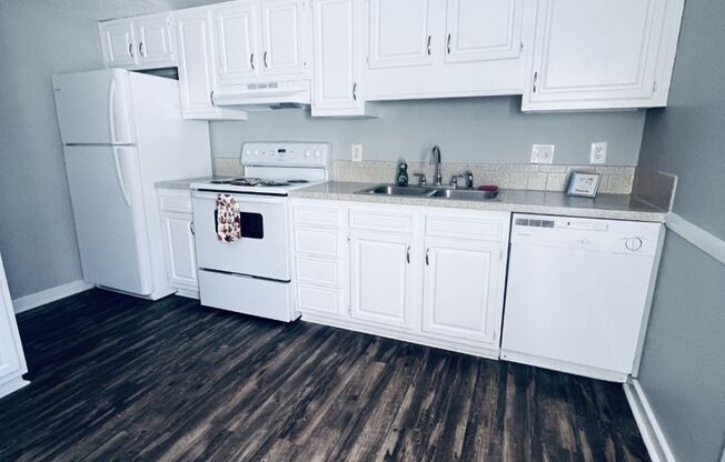 2 beds, 1.5 baths, 990 sqft, $1,200, Unit 912