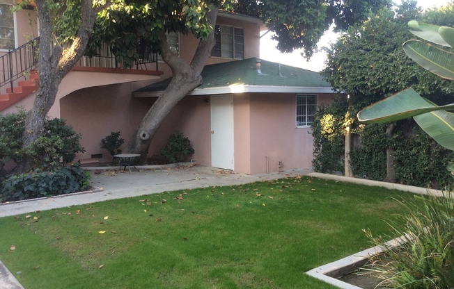 2 beds, 1 bath, $1,200, Unit #2027