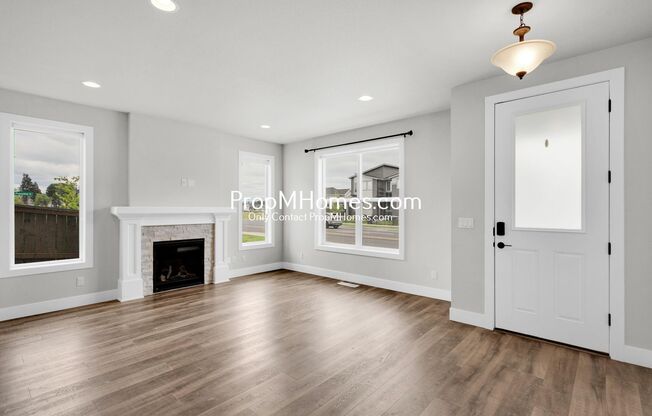 Luxury Four Bedroom + Den Bedroom Home in South Hillsboro!