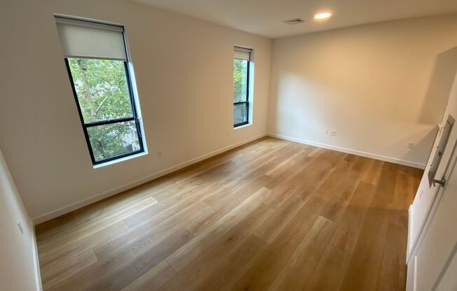 Studio, 1 bath, 425 sqft, $1,900, Unit The Elm - 407