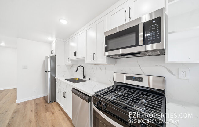 1027 1/2 N GARDNER ST