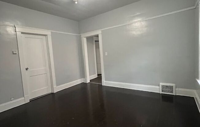 2 beds, 1 bath, $1,295