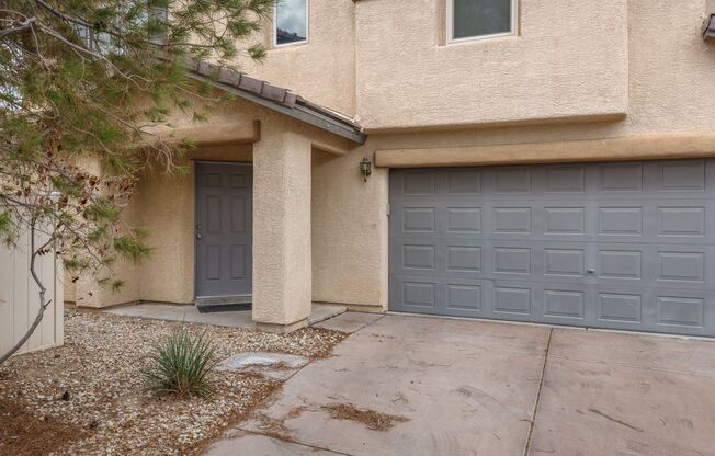 3 bedroom single family home in Henderson!