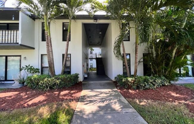 1 bed, 1 bath, 785 sqft, $1,895, Unit V107