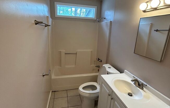 Carrollton City Apartment Available Now!