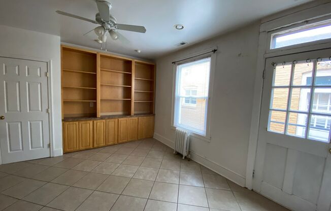 2 beds, 1 bath, 1,000 sqft, $1,750, Unit 3027 N. Calvert St. E6