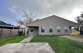 3/2 Duplex Available January