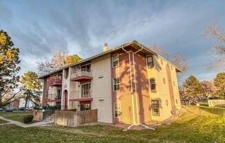 1 MONTH FREE!! 2B/1B Upper Level Condo in Cottonwood Villas - Available NOW!