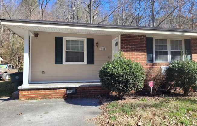 Newly Available in Hixson, TN! 2 Bedroom 1 Bathroom on Ely Road!