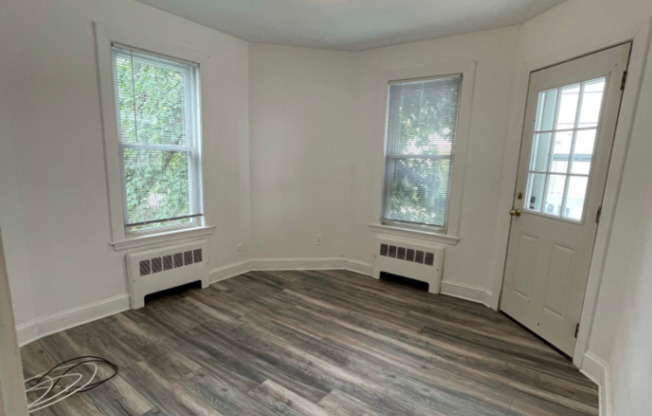 Studio, 1 bath, 500 sqft, $1,800, Unit 90 Win #04