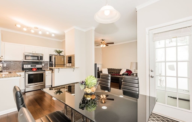 2131 LENNOX SQ RD