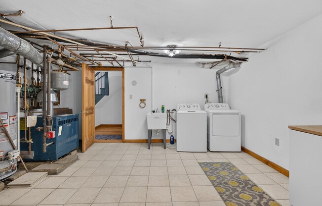 6 beds, 3 baths, 3,290 sqft, $6,500, Unit 0