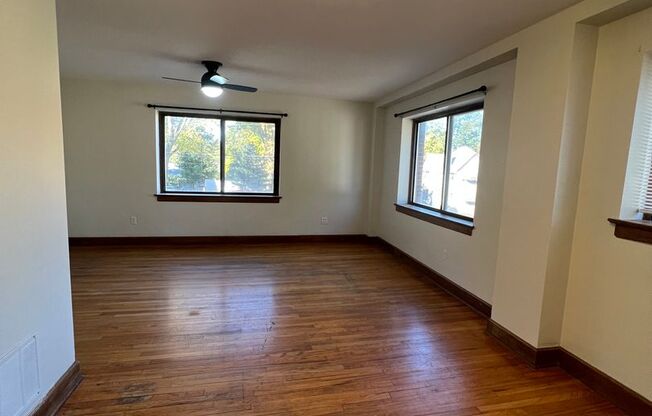 2 beds, 1 bath, $850, Unit 1011 Apt 3